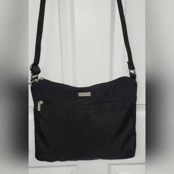 Baggallini Slim Black Crossbody Bag - Picture 1 of 9